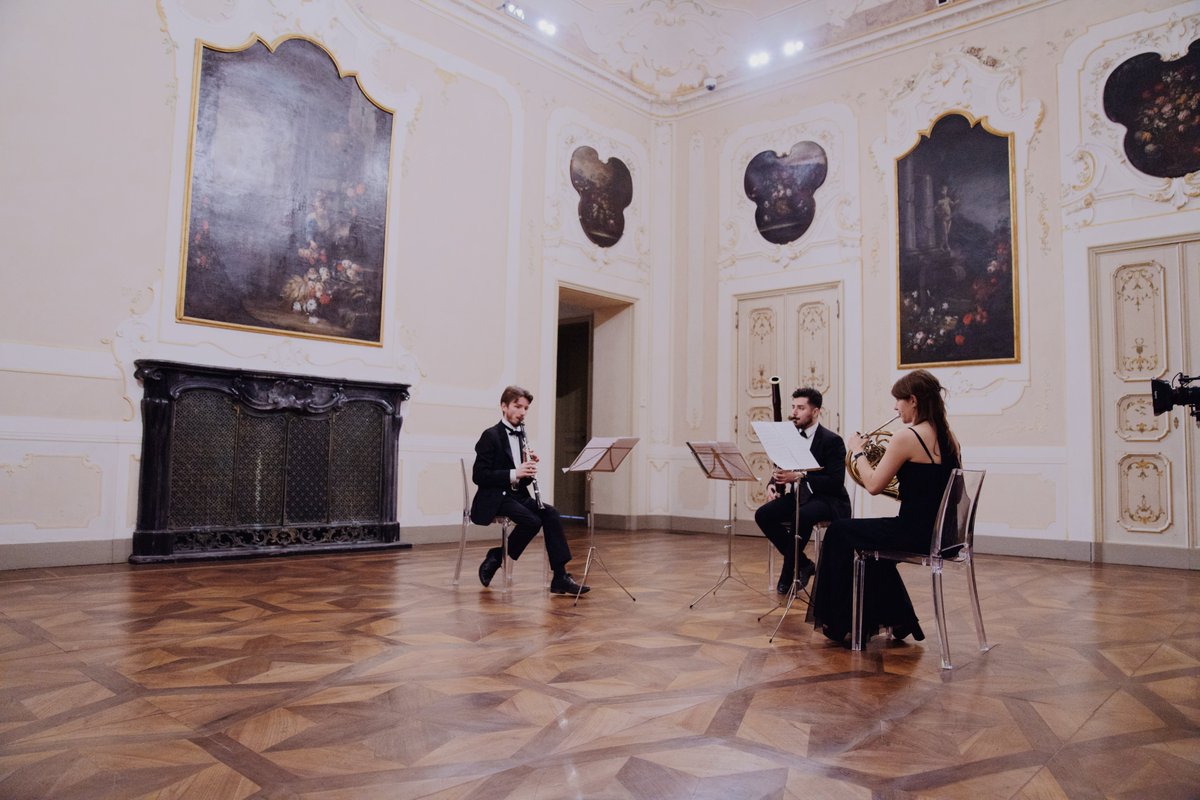 Le sale della Villa Reale di Monza riaprono al pubblico con un viaggio musicale nei paesaggi italiani.
Italian Landscapes, un’installazione sonora di 120 concerti curata da <a href="/Zero_eu/">Zero</a>: quattro giorni di percorsi musicali e visivi nelle sale della Villa. 

Ph: <a href="/ElisabettaBrian/">Elisabetta Brian</a>