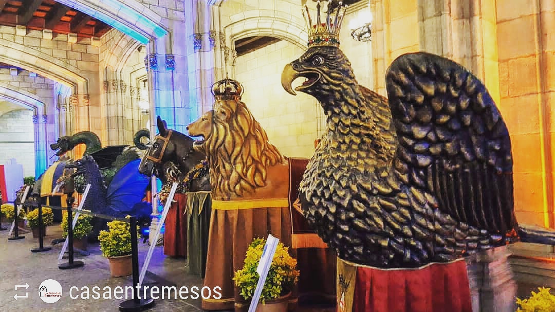 aliguesdecat's tweet photo. Repost @casaentremesos
CORPUS: EL SEGUICI POPULAR DE BARCELONA.
A partir de les 11 h. obre l'exposiciรณ amb el Bestiari Histรฒric i els gegants histรฒrics de Barcelona.
Els trobarร s al vestรญbul de l'Aj. de @barcelona_cat fins diumenge de #CorpusBCN.
#AligaDeBarcelona #AligaDeCat https://t.co/J6pN8WUmpA