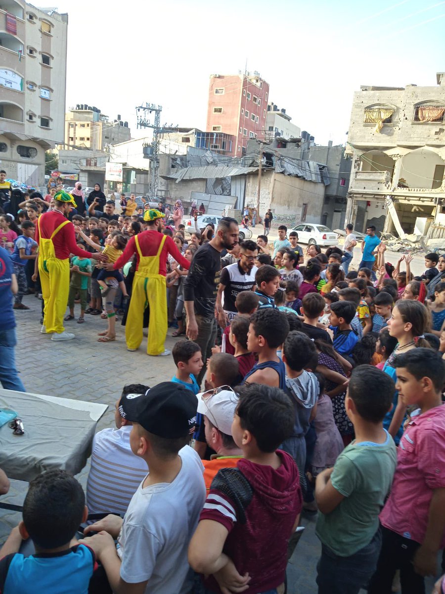 michelegiorgio2's tweet photo. Un po' di circo e di svago per bambini e ragazzi di #Gaza è una medicina che aiuta a superare tanti traumi https://t.co/v16zHlODqN