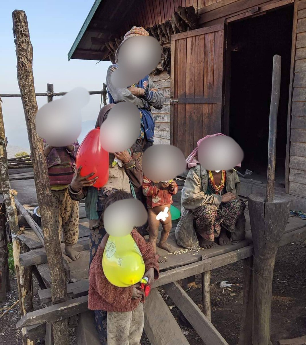 As per some residents in #Mindat, terrorists fired large artillery shells at a white-flagged refugee camp in Chin State, causing several refugees to flee in the rain and wind.
#May31Coup
#WhatsHappeningInMyanmar