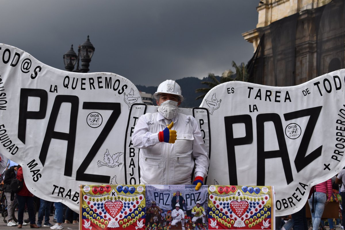 Please join global protest on June 2 in solidarity with the people of #Colombia who are being violently oppressed by the government of far-right President <a href="/IvanDuque/">Iván Duque 🇨🇴</a>. We want to live in peace and desperately need your help. (Image: <a href="/InvisiblesMuros/">Joshua Collins (@murosinvisibles.bsky.social)</a>)