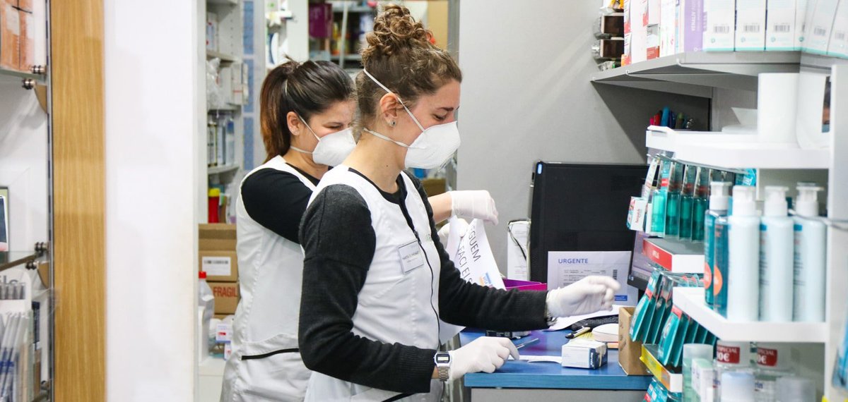 Работа в туле вакансии. Куда пойти работать в туле. Ярмарка учебных и рабочих мест. Фармацевт в маске и перчатках. Кадровый центр населения тула.