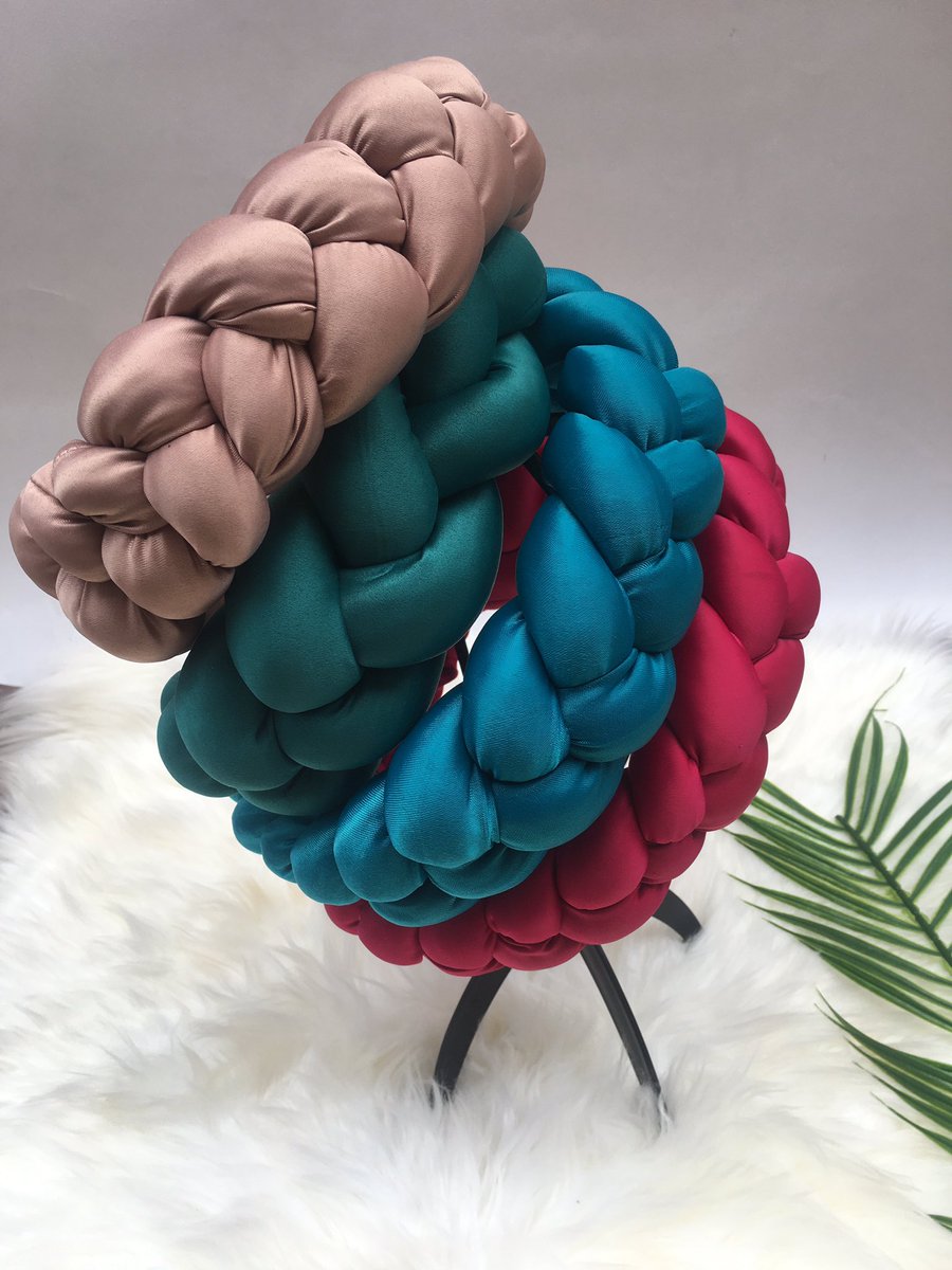 Iredecreations's tweet photo. There is no better way to end May than with a corn rows headpiece in your wardrobe my people🥰.

Every woman deserves to look beautiful and bold at the same time👌.

Grab and go in the least rate today.

Price: 2000.

Have a made monday😘 https://t.co/M4xAY9xmWc