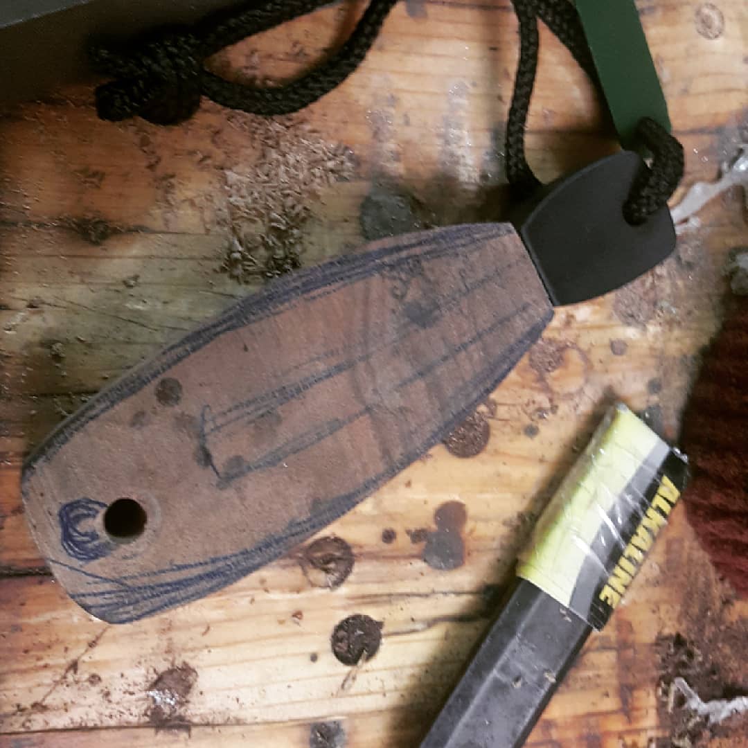 xorpex's tweet photo. My fire steel needed a pocket on my survival knife, so pieces of beautiful walnut came together and turned into this.
#firesteel #survival #lmfII #lmfiiinfantry #walnut #woodcarving https://t.co/E833CdGBck