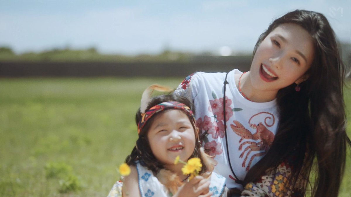 LuvCutenistyc's tweet photo. Gemes liat MV nya😭
Berasa liat gambaran Joy sama anaknya nanti😌💚
HELLO SOLOIST JOY
#Hello_JoySolo
#안녕_조이_솔로데뷔
@RVsmtown https://t.co/m6U7v0LCSI