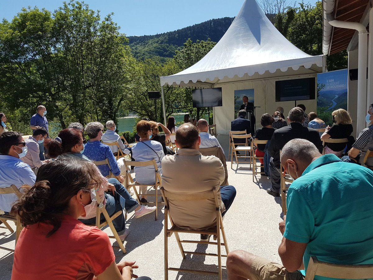 aintourisme01's tweet photo. #Evenement : présentation du tout nouveau @GuideDuRoutard de l'Ain... une reconnaissance pour une destination touristique aux grands espaces de nature préservée. #guideduroutard #leroutard #ain #lainpourvous https://t.co/UZvFoL8fhi