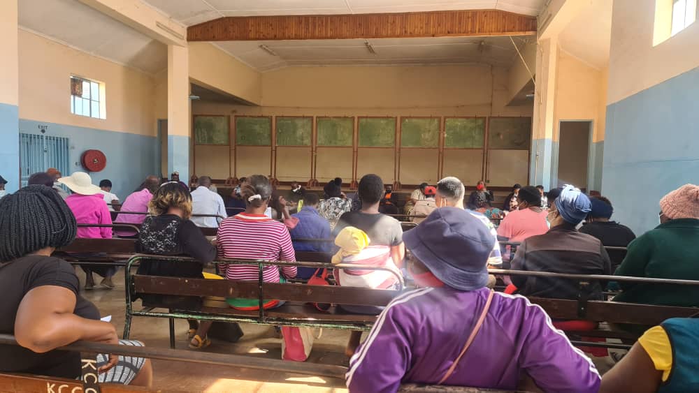 WalpeAcademy's tweet photo. At Rimuka Community Hall in Kadoma, 51 participants are in attendance &11 of them are men. There are 13 parliamentarians and proceedings have just started...
#SexualHarassmentBillNow https://t.co/V7SQlQrE87