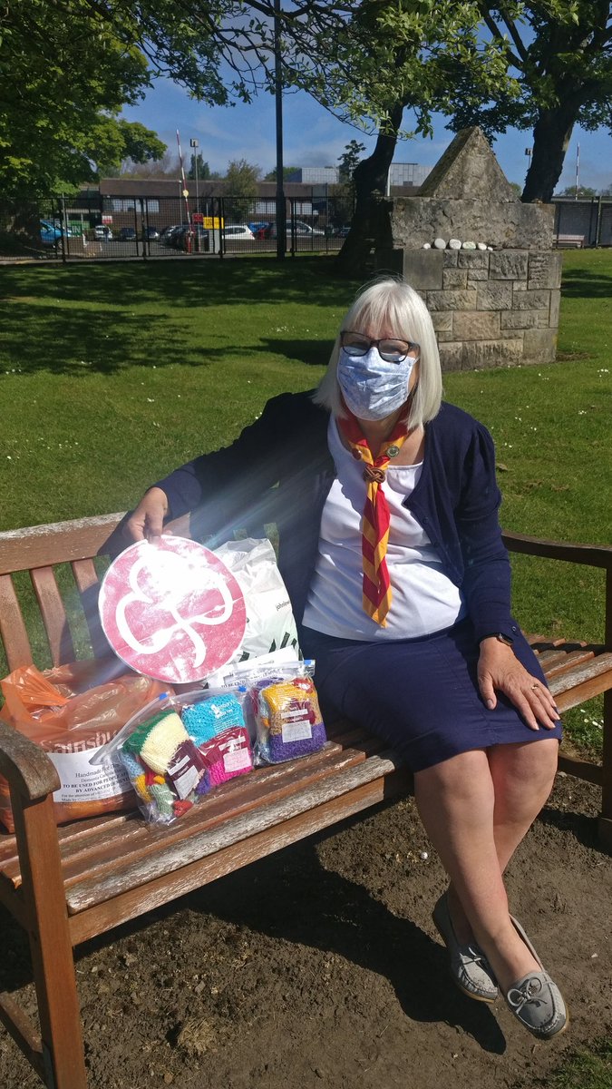 A wonderful delivery of cannula sleeves by Lesley Bath from Carnegie Trefoil Guild (Dunfermline), taking their total donation to over 100 sleeves. A great way to start a sunny ☀️ #DementiaAwareness week in Scotland @HfdnwUkOfficial @nhsfife @AlzScotDNC #oneweething