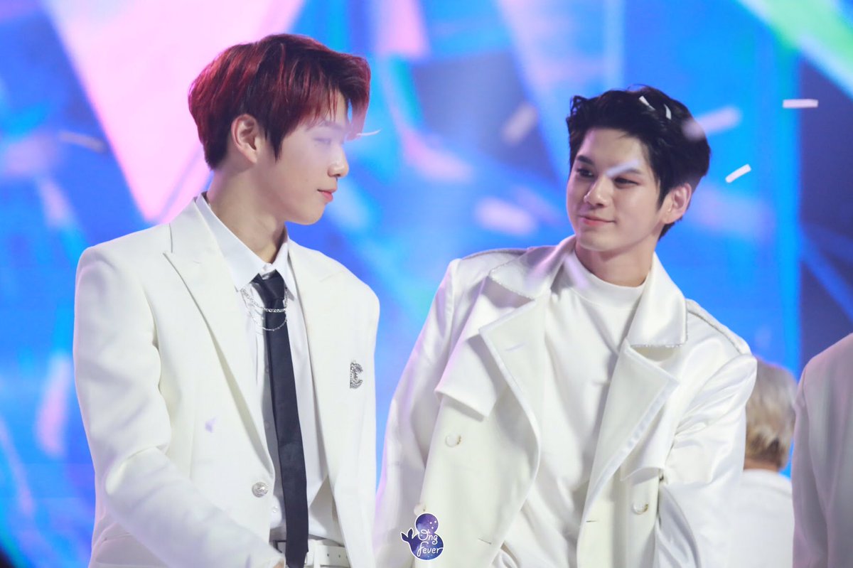 Baekvoc's tweet photo. @OnG0ing258 Terlalu banyak foto ongniel yg kusuka di galery aku tapi dari semuanya aku suka sama yang ini sih karena kek lucu aja gitu merekanya huhuh.
Jadi kangen momen mereka deh huhuhh
#HAPPY_HAPJUNG_DAY
#Happy_Hapjeong_Day
#HAPPY_SCIENCE_DAY
#OngnielisScience https://t.co/5rpQdxGY9w