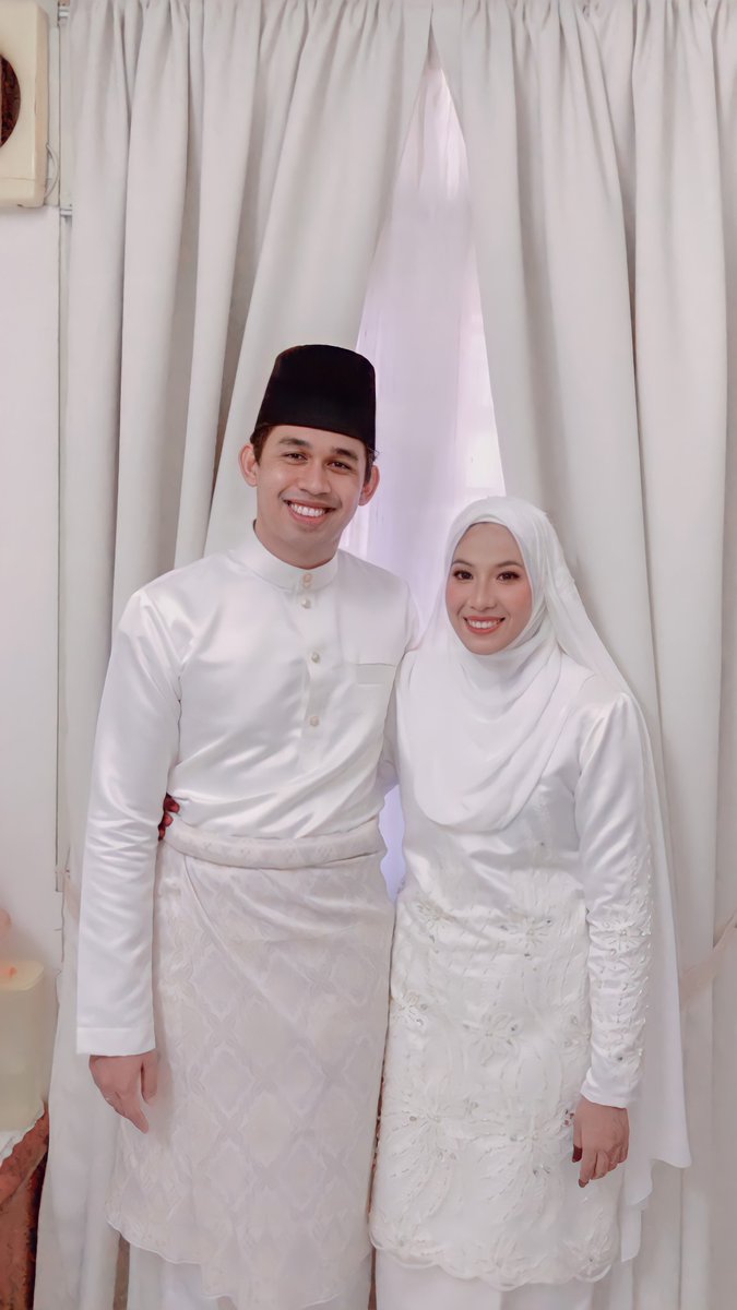 Nas0J's tweet photo. Selamat pengantin baru sayang!  ❤️❤️❤️❤️ https://t.co/YPwUgVhNsV