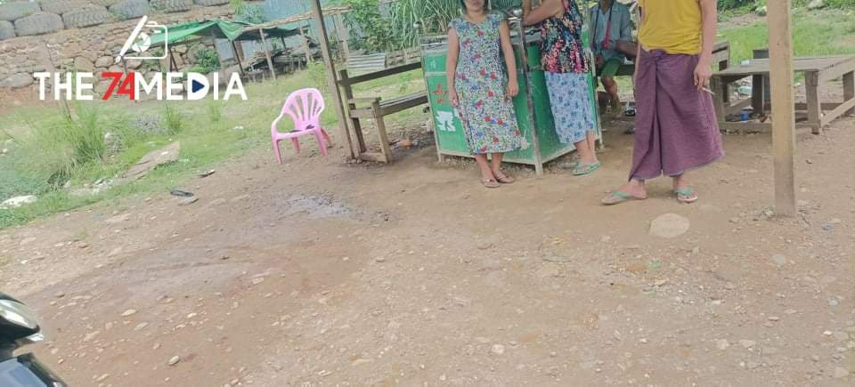 The74Media2019's tweet photo. ဖားကန့်မြို့နယ်၊ အေးမြသာယာကျေးရွာအုပ်စု၊  မနကျေးရွာအုပ်ချုပ်ရေးမှူးကို ယနေ့ မွန်းလွဲ ၂ နာရီခန့်က အမည်မသိ လက်နက်ကိုင်များ၏ ပစ်ခတ်ခံရမှုကြောင့် သေဆုံးသွားကြောင်း သိရသည်။ 
NLD ပါတီ၏ ကျေးရွာဥက္ကဋ္ဌအဖြစ်တာဝန်ထမ်းဆောင်နေသူတစ်ဦးဖြစ်သည့် ဦးတင်စိုးကို...https://t.co/F5s1blD0Wm https://t.co/YPTqlUmHxN