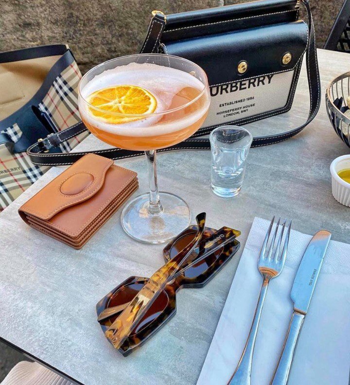 Bank Holiday Monday in Style 🍸😎 
 
An extra day of cocktails &amp; lunch, canal side..that will do nicely...thanks! 💅🏻 

#velvet #bankholidaymonday #drinks #canalstreet #drinks #lunchgoals #mondaymotivation #longweekend #may2021 #enjoy