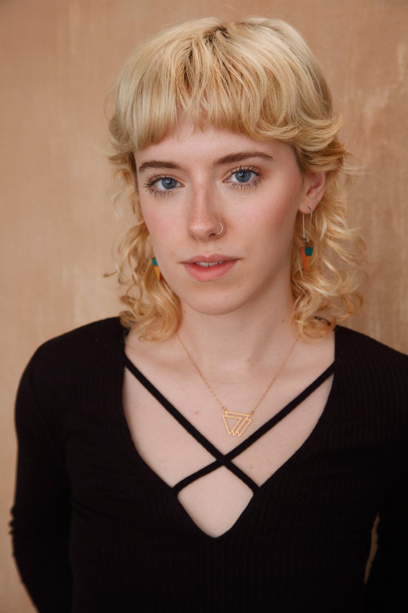 if I make my new headshot my profile pic it will get me a blue check and a book deal which is why I refuse to do it