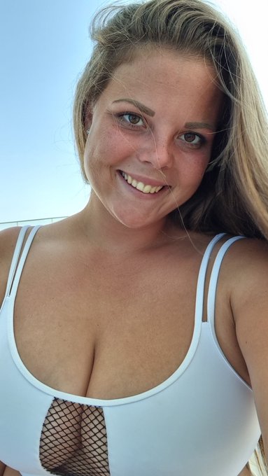 Wundersch&ouml;nen Start in die Woche meine Lieben 🥰 gef&auml;llt euch mein neues Bikini? 🙈 https://t.co/VZGYw<a href="/tag/mydirtyhobby"class="tags"><span>#mydirtyhobby</span></a>