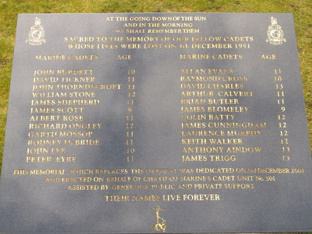 OnthisdayRN's tweet image. #OnThisDay 70 years ago in 1951, 24 @royalmarines cadets aged between 9-13 were tragically killed and another 18 injured, when a bus collided with their platoon.  The platoon of 52 was marching outside Chatham Naval Dockyard in the early evening.  #Remember @VCCcadets