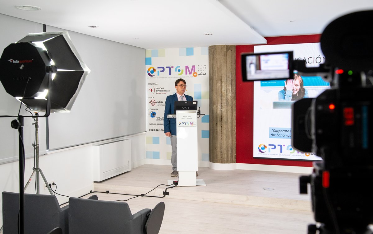OPTOMcongreso's tweet photo. 📸📲 ¡Aquí os traemos más imágenes del primer fin de semana de #OPTOM21! Sin duda, unas jornadas inolvidables cargadas de conocimientos y conferencias de la mano de grandes compañeros y profesionales de la #Optometría. 👁✍️

👨‍💻 ¡Accede a https://t.co/t6ouH9rS0D! https://t.co/X9RHGqL9VH
