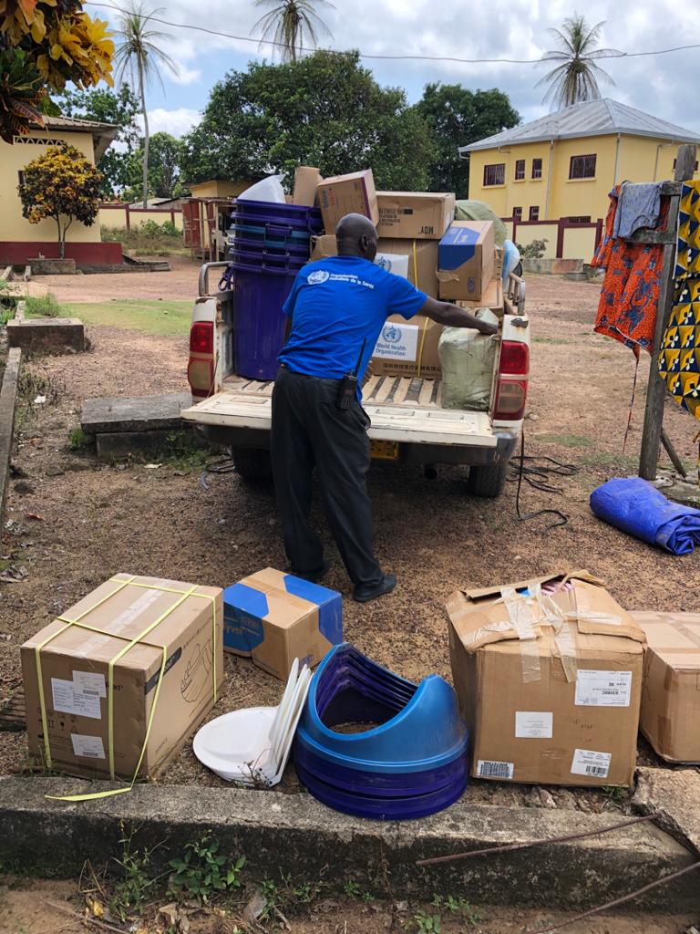 guinee_oms's tweet photo. #Riposte #Ebola : l'équipe de la #PCI de @guinee_oms dote  l’#Hopital préfectoral de #Yomou en intrants et matériel de #prévention suivi d’une évaluation de besoins. @kizerbogeorgesa @OMS_Afrique @morykeita1980 @anss_guinee @Bienvenuh1 @GuineeOneUN https://t.co/l7lXAsV37f