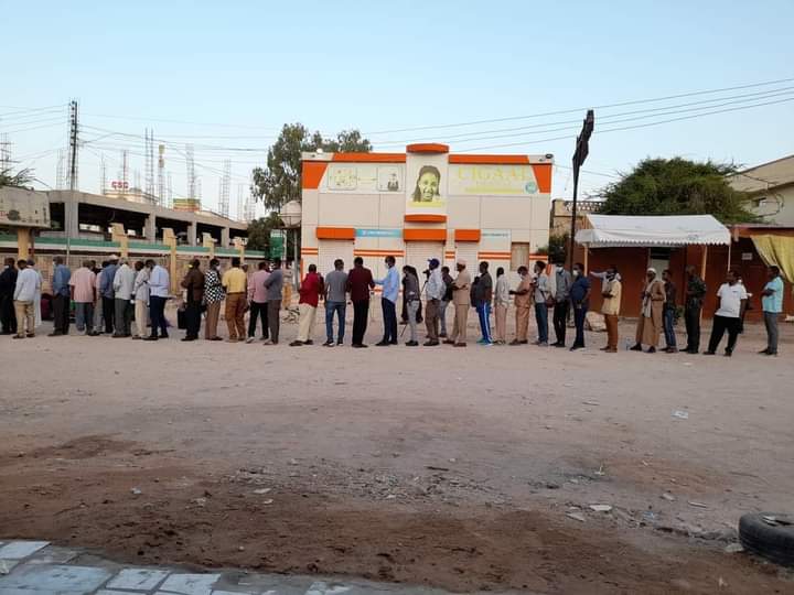 YonisOdowa's tweet photo. انتخابات بلدية ونيابية في صوماليلاند.
الصور هنا تختزل آمال وتطلعات جيليين..صفوف طويلة إرتصت صباح اليوم في العاصمة هرجيسا وسائر المدن في صوماليلاند..روح جميلة يملؤها التغيير افتقدناها طويلا.
#SomalilandElections2021 https://t.co/tp6uthZtEa