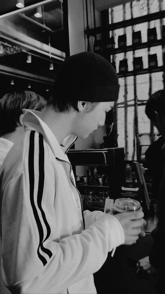 Ezra Grey | 19
- new acc but not new to rp 
- rt and like to spread! 
- follow me and I'll follow back :))