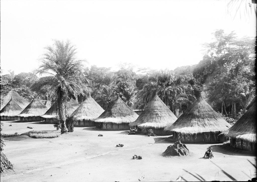 MrBasabose's tweet image. The architecture in and around Faradje from ancient times to now deserves a whole book you know. Did you know there&apos;s a link between that place and Giza in Egypt? #Afritecture