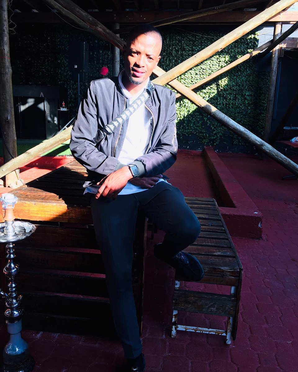 -Let no fool rule you out of your comfort zone 💯👌