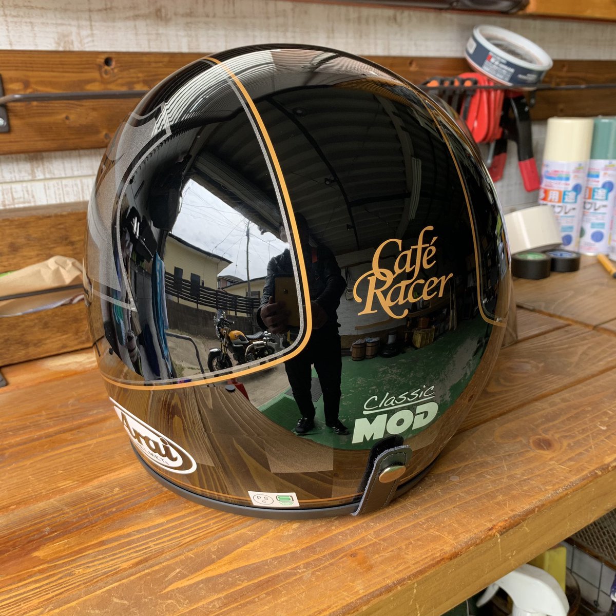 UraniwaGarage's tweet photo. 誕生日のプレゼントにカミさんにらCLASSIC-MOD CAFE RACERを買ってもらった。以前から欲しかったので嬉しい!
寒い時はRAPIDE NEO、それ以外はコレと使い分ける感じになりそう。
#arai #classicmod https://t.co/WX819XPNBC