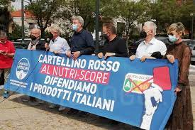 HercbergS's tweet photo. Manifestations anti-NutriScore des partis d’extrême-droite dans plusieurs villes italiennes essayant de jouer sur la fibre du nationalisme en laissant croire que #NutriScore pénaliserait les produits « made in Italy ». Pure instrumentalisation politique. Absurde et mensonger ! https://t.co/SRpcAqngkv