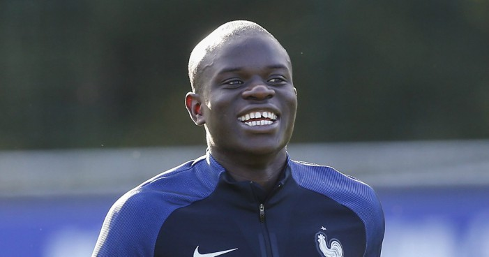 FootballTalkHQ's tweet photo. I called Kanté to my birthday, it was a small party.
He arrived at the restaurant with a box of chocolates, all ashamed. He apologized for the gift &amp; said he didn’t know what to get because he had never been invited to a birthday party before.

Kante’s former teammate Felipe Saad https://t.co/tqIoG6duu0