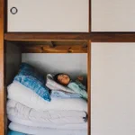 『子供だからできること』に共感!隙間や洗濯カゴにすっぽり収まる姿が可愛すぎる!