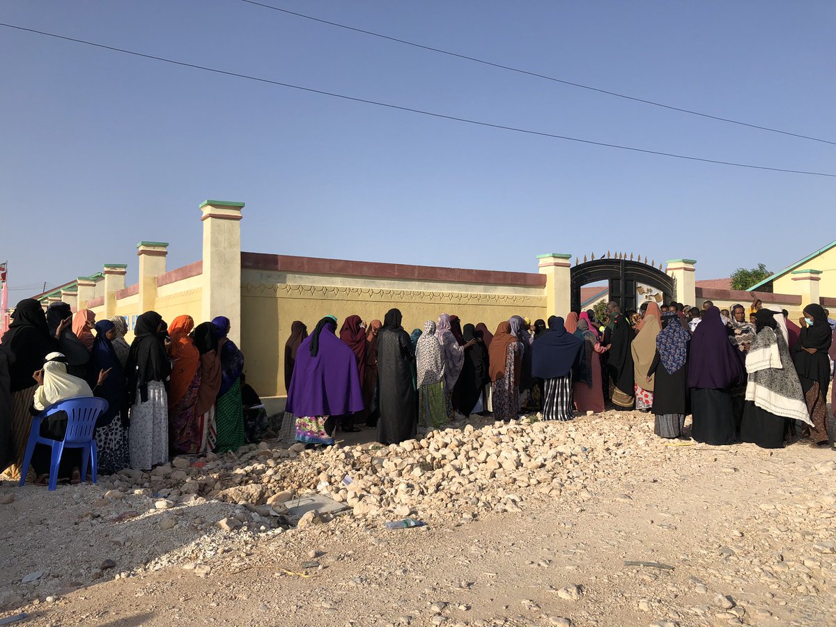 sahrujaaa's tweet photo. After standing in line for five hours under the burning sun, I am proud to say I casted my vote for the first time, and I voted for a woman!
#SomalilandElections2021 https://t.co/ith5AEb54n