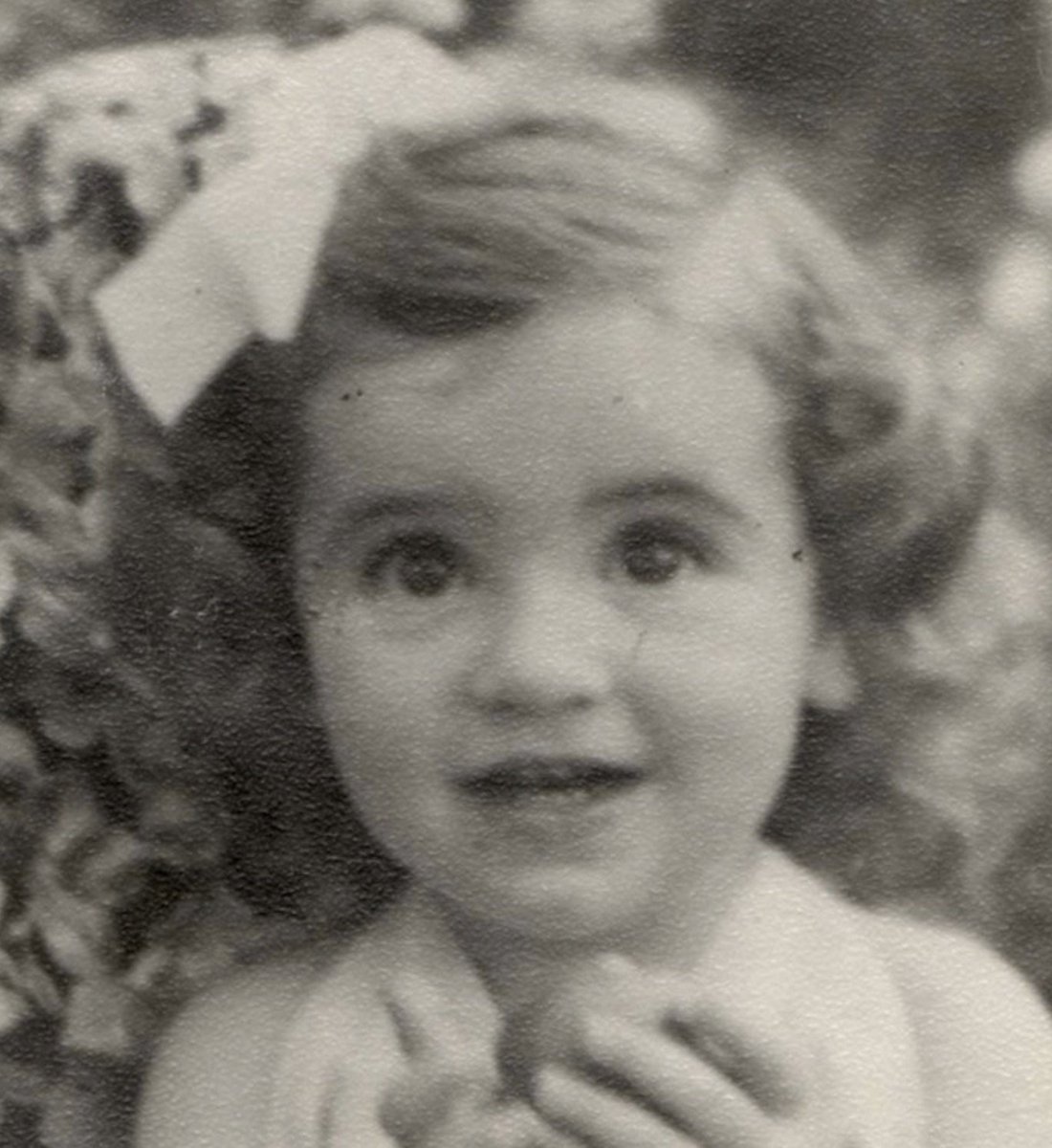 AuschwitzMuseum's tweet image. 31 May 1944 | Marta Weisz was killed in a gas chamber of the German #Auschwitz camp. 

She was a Hungarian Jewish girl born on 19 December 1941 in Sárköz. During the war she lived in Szatmárnémeti.

She was 2,5 years old.