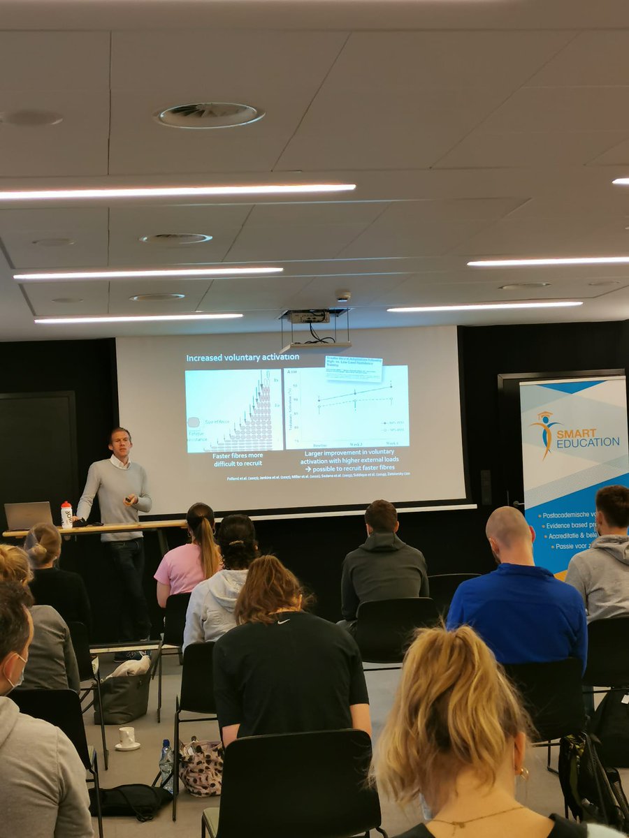 Some impressions from last Saturdays workshop "using biomechanics to optimize strength training for runners"  @kimclijstersacademy, Bree, organized by <a href="/SmartEduc_be/">SmartEducation</a> 

Next workshop
smarteducation.be/cursus/krachtt…

Don't miss out!
#workshop #strenghttraining #running #rehab #sportscience