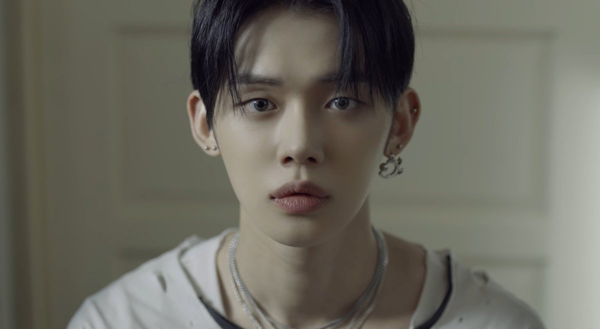 мэджик тхт клип. 0x1=lovesong. енджун тхт. Txt i know. Txt i know.