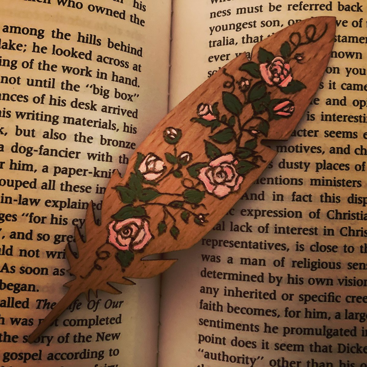 TimberTattooist's tweet photo. New listing in my @Etsy Shop! 

#Bespoke #Wooden #Feathers available in 5 different sizes and decorated to your specifications with a #pyrography #petportrait or other image. Link to my shop is in my bio. https://t.co/vAAjPRM3L9