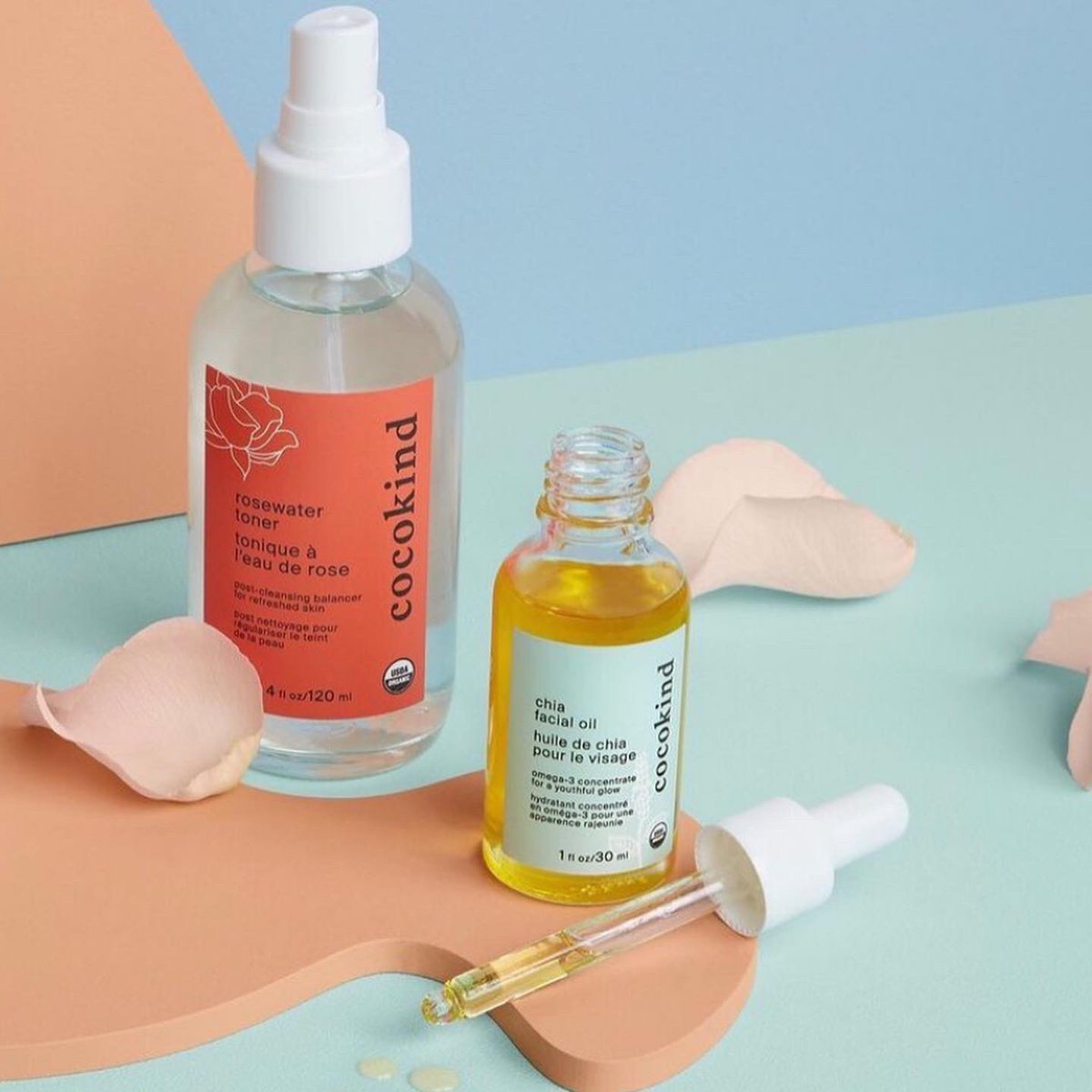 gloryglossier's tweet photo. Cocokind rosewater facial toner (full size 890THB)
-
หลายคนคงเห็นที่เคยลงไปบ้างแล้วกับแบรนด์คลีนสุดแสนจะอ่อนโยนอย่าง cocokind💚 ซึ่งวันนี้จะมาแนะนำตัวที่เป็น best seller ของเขานั่นก็คือออ rosewater toner หลักๆช่วยบาลา���ซ์ค่า PH ของผิว ให้ผิวสงบ ซึ่งจะลดการเกิดสิวอย่างมีประสิทธิภาพ https://t.co/rkmuEcmgBn