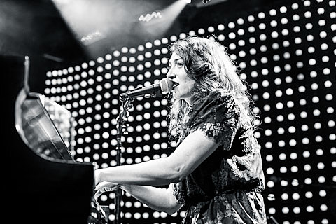 lprnyc's tweet photo. #OnThisDay in 2012 - @respektor stopped by for a sold out show in support of her sixth album, "What We Saw from the Cheap Seats" 📷: @ericmtownsend for @brooklynvegan #LiveAtLPR #ReginaSpektor @nprmusic https://t.co/KLogpy8gz1