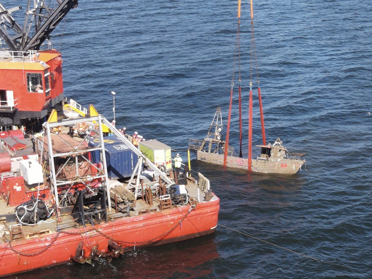 azzlennox's tweet photo. The first visible image of the sunken #NicolaFaith Vessal as work continues to retrieve the boat! ⚓️ https://t.co/WEpUumgjXz