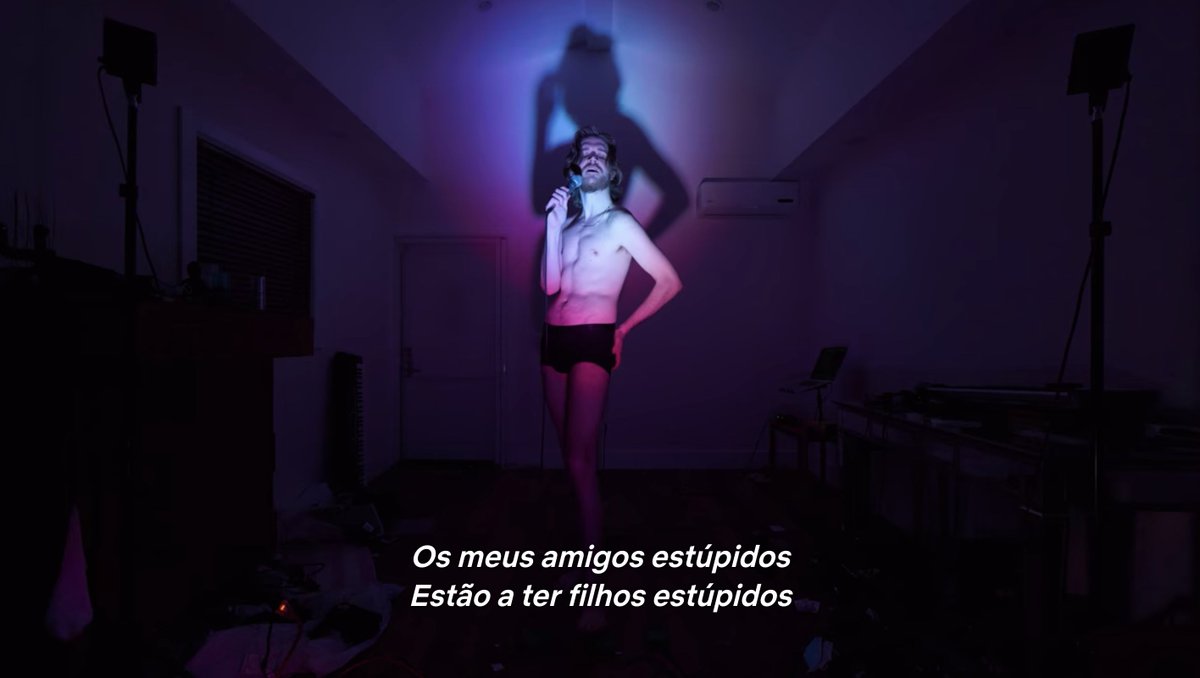 "Bo Burnham: Inside". Quem não viu que veja. Está na Netflix!