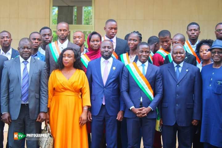 KONATEM29157945's tweet photo. J’ai été heureux de participer aux travaux de la 1ière session ordinaire de l'année 2021 du Parlement des Jeunes de Côte d'Ivoire #PJCI tenue le samedi 29-05-2021 à la Fondation FHB la Paix de Yakro.
Thèmes: justice et réconciliation,école ivoirienne,l’employabilité des jeunes. https://t.co/HfDWucMeji