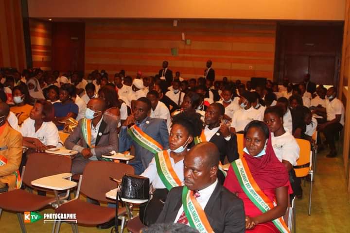 KONATEM29157945's tweet photo. J’ai été heureux de participer aux travaux de la 1ière session ordinaire de l'année 2021 du Parlement des Jeunes de Côte d'Ivoire #PJCI tenue le samedi 29-05-2021 à la Fondation FHB la Paix de Yakro.
Thèmes: justice et réconciliation,école ivoirienne,l’employabilité des jeunes. https://t.co/HfDWucMeji