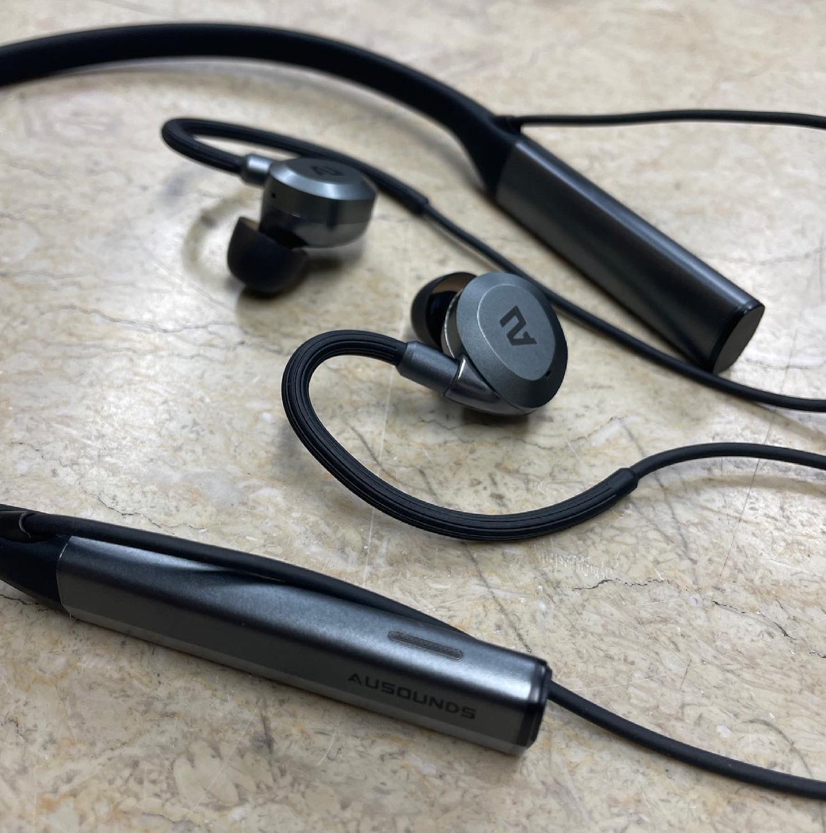 Ausounds_jp's tweet photo. AU FLEX ANCは中高域の高解像のために平面駆動型ドライバーを使用し、豊かでシャープな低域のためにダイナミックドライバーを使用しています。更にノイズキャンセルやLDAC対応、サウンド、機能、価格の全てに高評価を頂いています。CES2020アワードを受賞した本機を是非お試し下さい。
#ausounds https://t.co/wmnSmD996L
