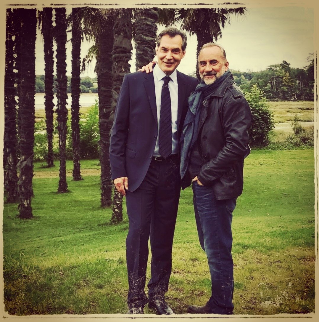 SwaniLaurence's tweet photo. Ce tournage..  C'était ma tte 1ere meet avec mes 2 commissaires.. Une rencontre Magik, inoubliable... J'avais joué les enquêtrices.. et ça avait payé 😆😊🥺 Cela restera à jamais gravé dans mon ❤ #CrimesParfaits #sept2017 #MissMarple 😎 #Insta #SamuelLabarthe #AntoineDulery 🎬 https://t.co/hoAoQr9EUh