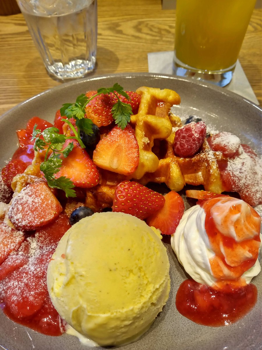 unibabibi's tweet image. ベリーベリーソースの
クロワッサンワッフル

パリパリで　美味しかった〜🥰🥰