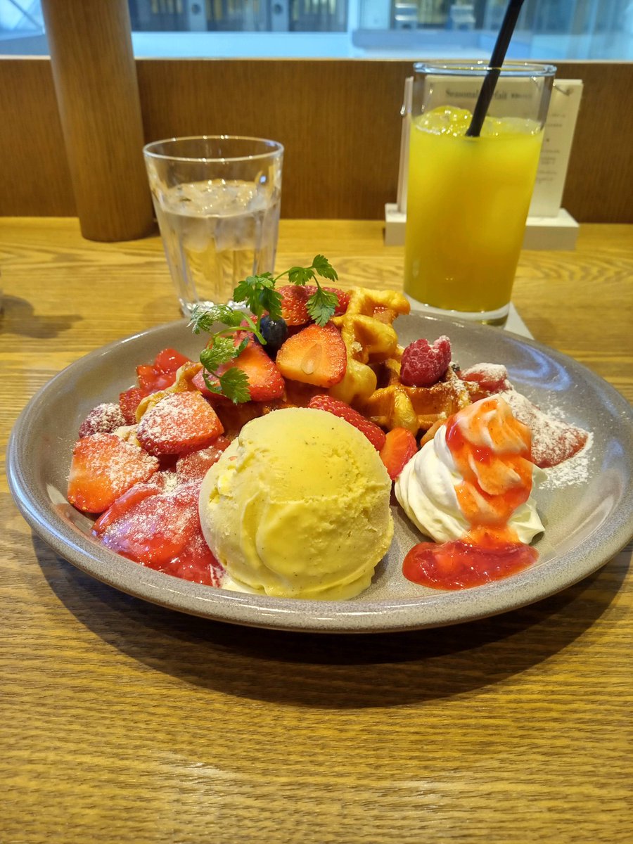 unibabibi's tweet image. ベリーベリーソースの
クロワッサンワッフル

パリパリで　美味しかった〜🥰🥰