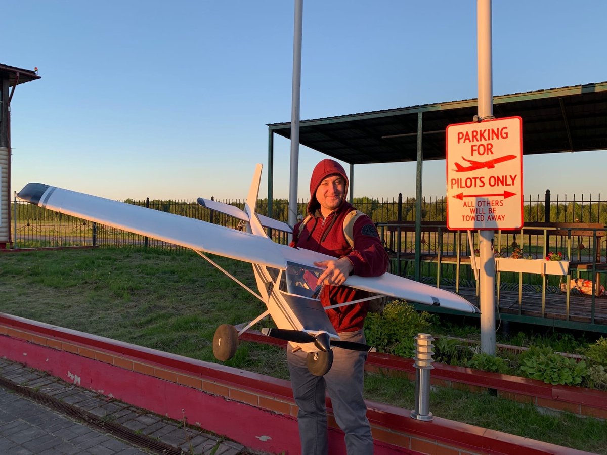 47byte's tweet photo. Самолёт: Cessna 150
Локация: Аэродром Кусино
Настроение: Pilots only, All others will be towed away https://t.co/pmPTktvHVA