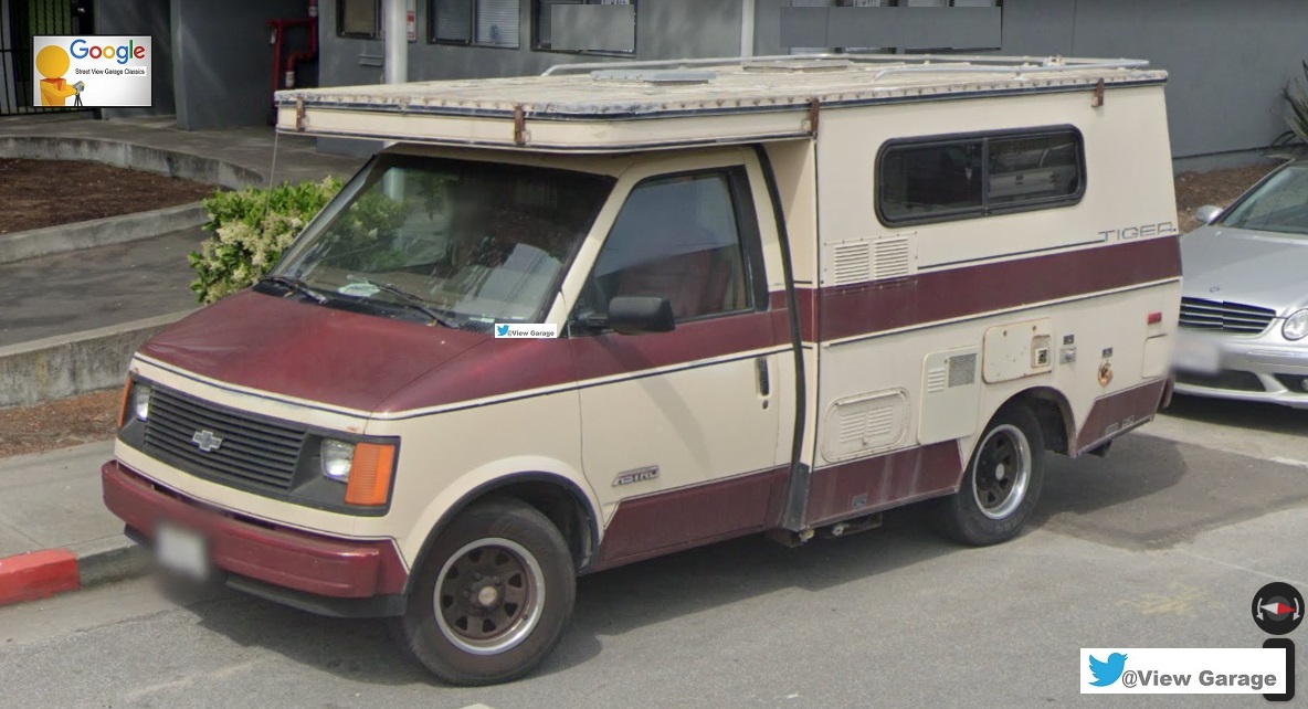 ViewGarage's tweet image. #Chevy #ChevyAstro #AstroVan #Camper #Tiger 1989...? #camper #ChevyTigerAstro #vintagemotorhome #ChevroletAstro  #campervan  #PopUp #PopUpCamper @DailyCampground  @vanlifia  @VanLifeList  @TruckCamperMag