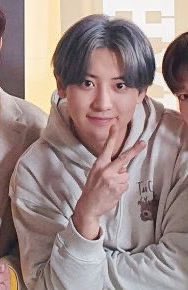 low quality chanyeol tweet media
