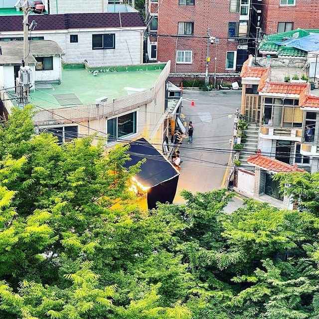 sweetongie's tweet photo. 👀 OP said she saw Ong Seongwu at the 'Would you like a cup of coffee?' filming location (the cafe used for the webdrama was near her house) https://t.co/QD0ebp1mye