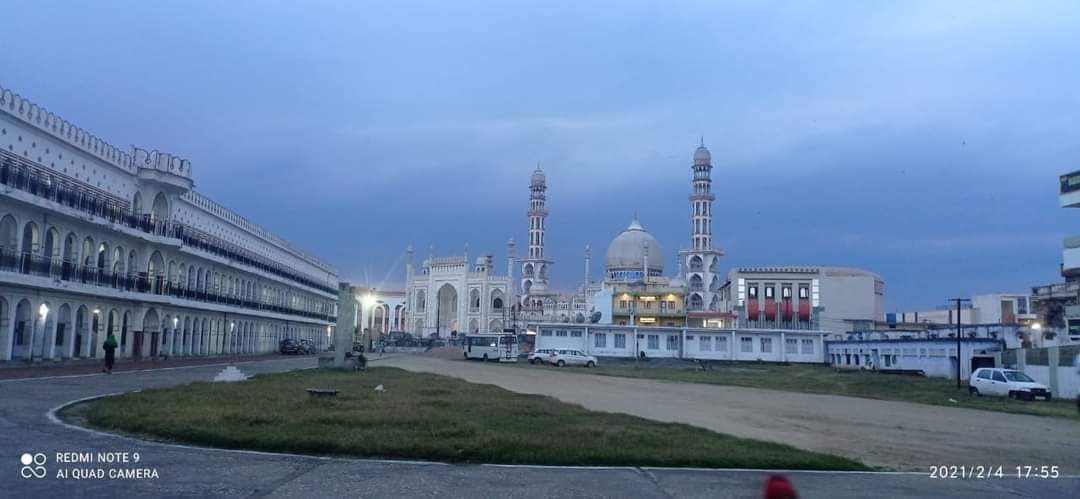 UmairAhmadAzmi1's tweet photo. #ThankYouDarulUloomDBD
          ”دیوبندیت کوئی مذہب یافرقہ نہیں ،جسے معاندین اسے ایک مذہب یافرقہ کانام دے کرعوام کواشتعال دلانے کی کوشش کرتے ہیں؛بلکہ مسلک اہل السنة والجماعة کاایک جامع مرقع اورمکمل ایڈیشن ہے ،جس میں اہلِ سنت کی ساری شاخیں اپنی اصل سے جڑی ہوئی دکھائی دیتی ہیں، https://t.co/ex4sHf6nUL