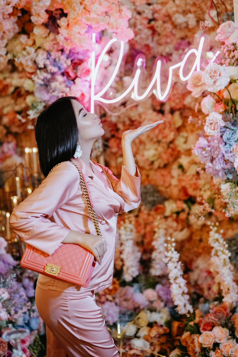 RivaQuenery_'s tweet photo. BEST BIRTHDAY EVER!! 💖✨ https://t.co/t8d2vK7zWJ